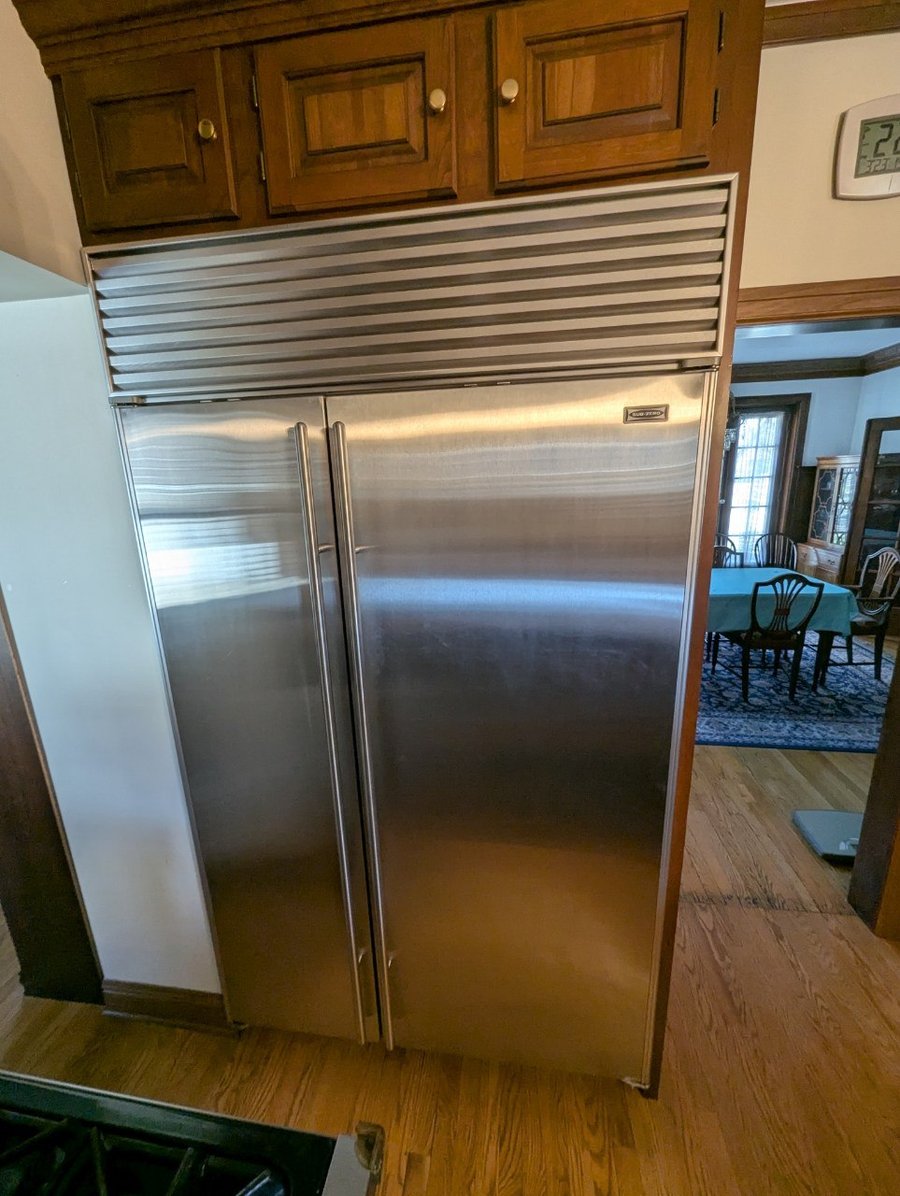 Sub-Zero 600 series side-by-side refrigerator in Chicago home serviced by SAVA